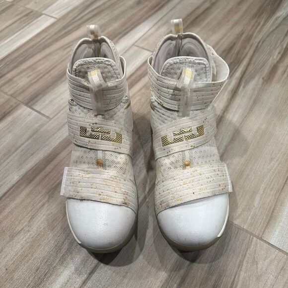 2016 Nike Lebron Zoom Soldier 10 Gold Swoosh - Picture 3 of 6